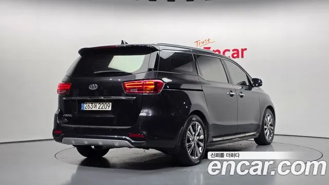 Kia Carnival 2018 thumb 2