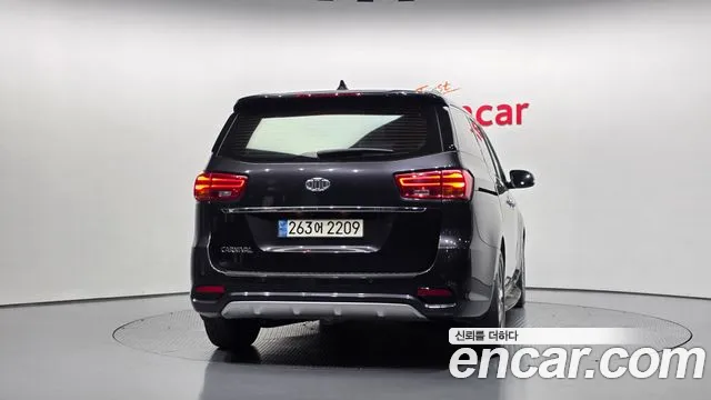 Kia Carnival 2018 thumb 4