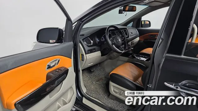 Kia Carnival 2018 thumb 10