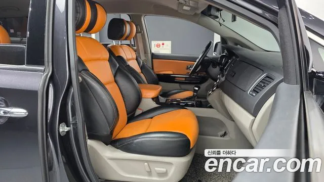 Kia Carnival 2018 thumb 11