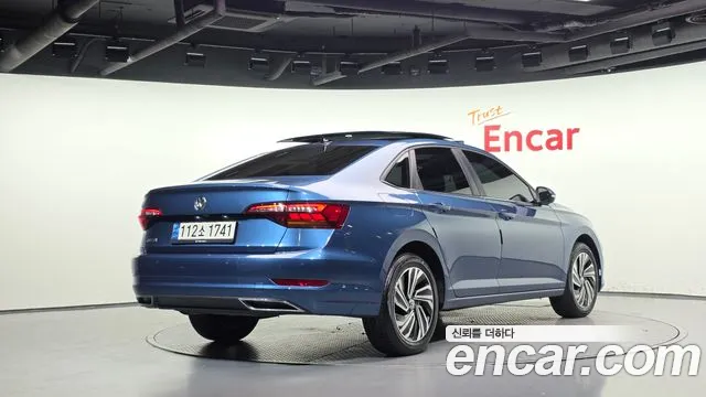 Volkswagen Jetta 2021 thumb 2