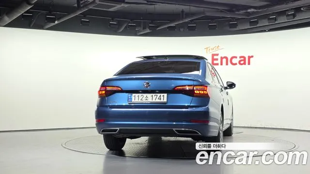 Volkswagen Jetta 2021 thumb 4