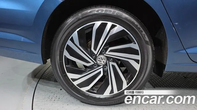 Volkswagen Jetta 2021 thumb 5