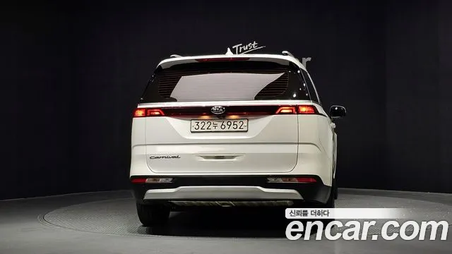 Kia Carnival 2021 thumb 4