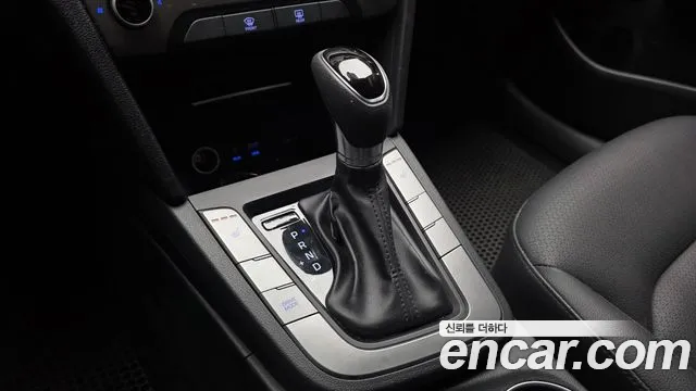 Hyundai Avante 2016 thumb 9
