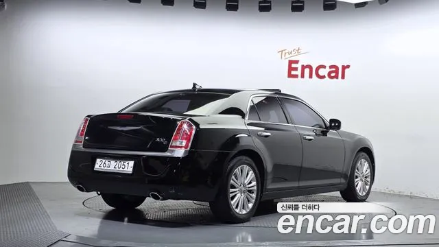 Chrysler 300C 2013 thumb 2
