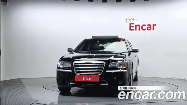 Chrysler 300C 2013 thumb 3