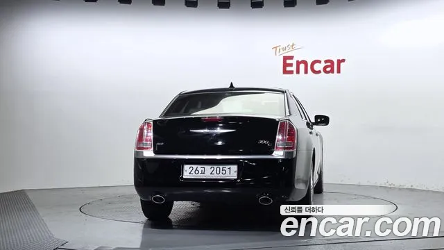 Chrysler 300C 2013 thumb 4