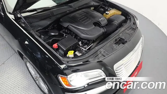 Chrysler 300C 2013 thumb 6