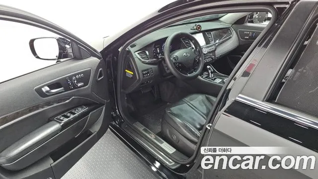 Kia K9 2015 thumb 11