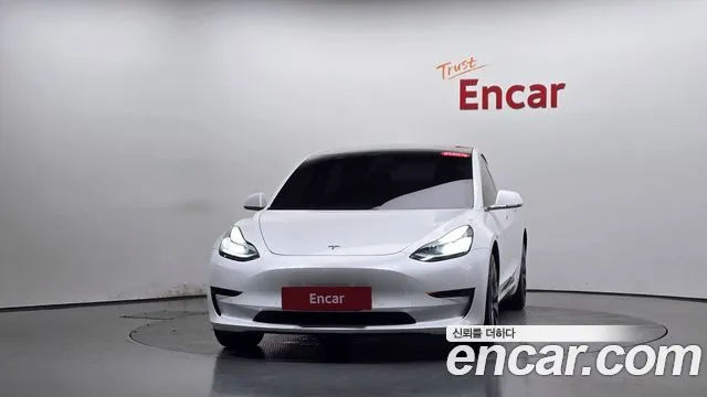 Tesla Model 3 2020 thumb 2