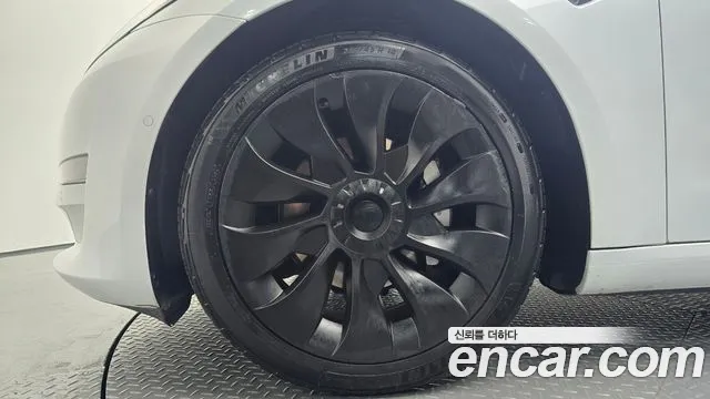 Tesla Model 3 2020 thumb 4