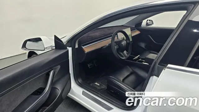 Tesla Model 3 2020 thumb 10