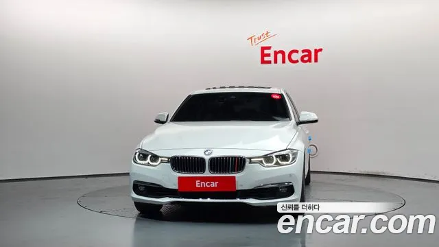 BMW 3-Series 2018 thumb 3