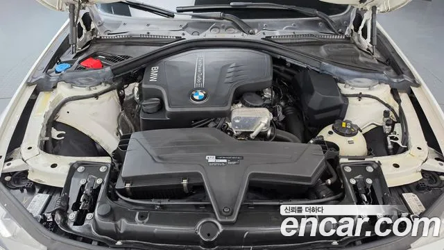 BMW 3-Series 2018 thumb 6