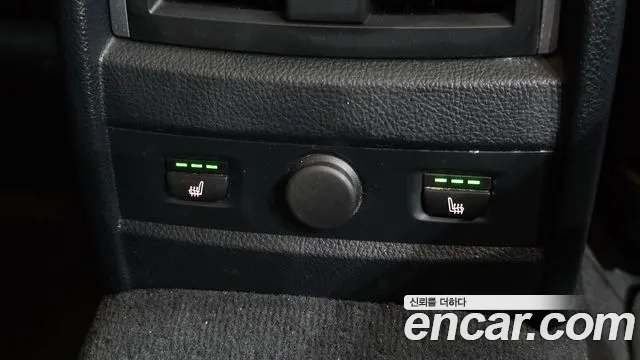 BMW 3-Series 2018 thumb 12