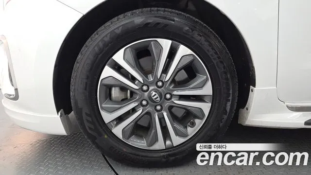 Kia Carnival 2019 thumb 5