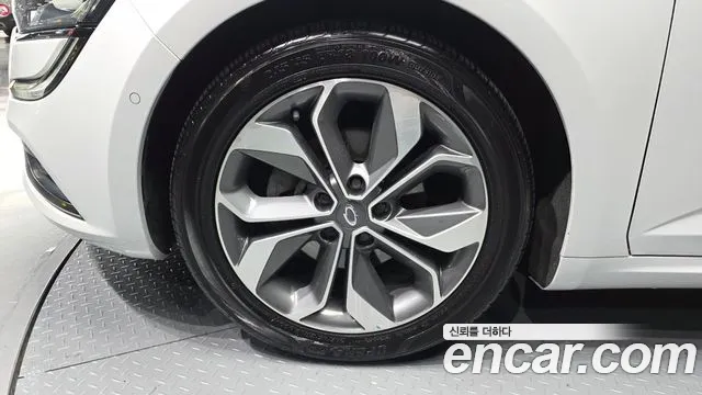 Renault-KoreaSamsung Megane 2018 thumb 4
