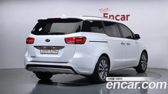 Kia Carnival 2016 thumb 2