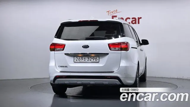 Kia Carnival 2016 thumb 4