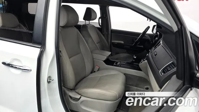Kia Carnival 2016 thumb 11