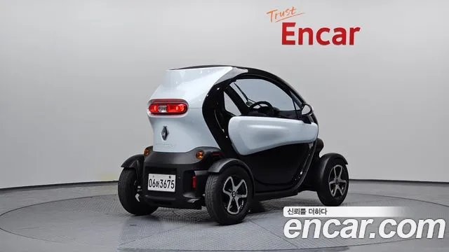 Renault-KoreaSamsung Twizy 2017 thumb 2