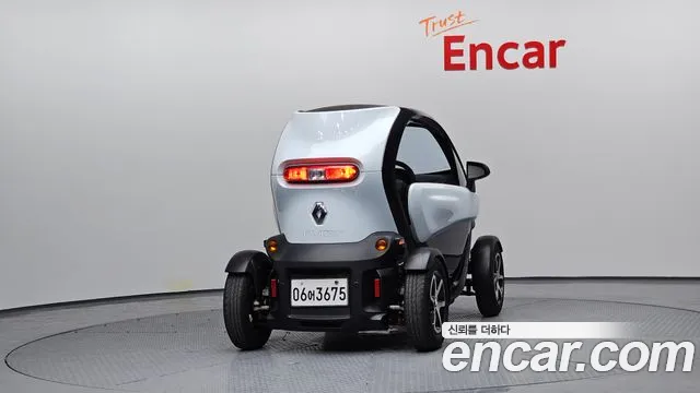 Renault-KoreaSamsung Twizy 2017 thumb 4