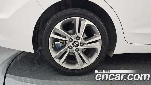 Hyundai Avante 2017 thumb 5