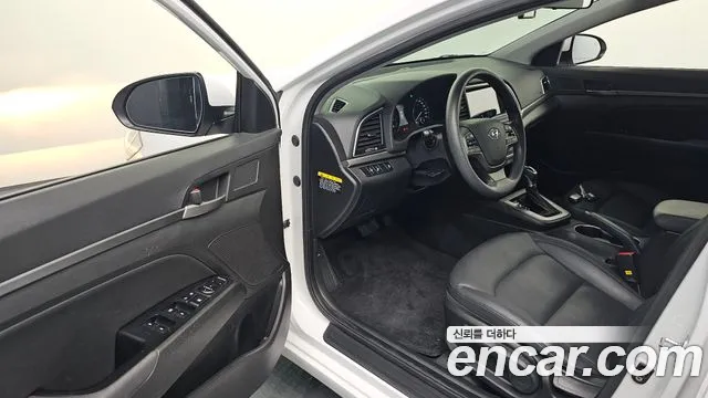 Hyundai Avante 2017 thumb 10