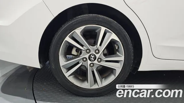 Hyundai Avante 2017 thumb 5