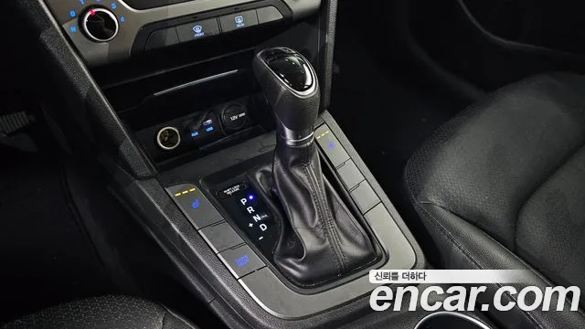Hyundai Avante 2017 thumb 9