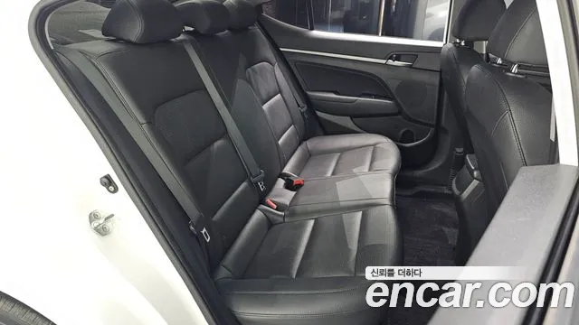 Hyundai Avante 2017 thumb 12