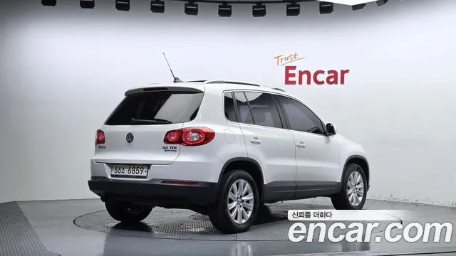 Volkswagen Tiguan 2011 thumb 2