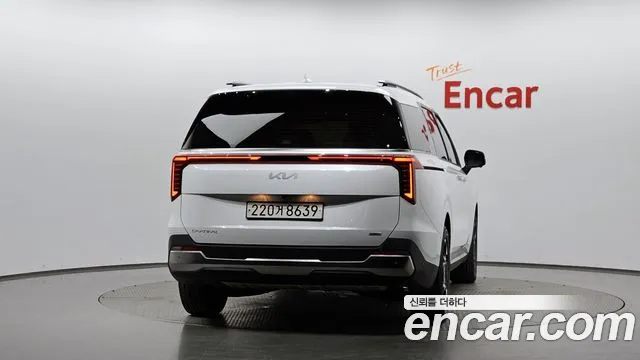 Kia Carnival 2024 thumb 3