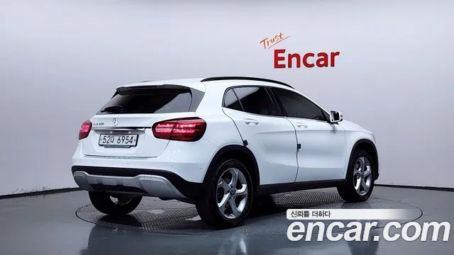 Mercedes-Benz GLA 2019 thumb 2