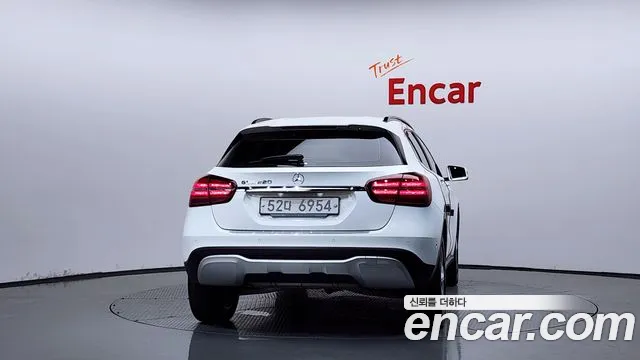 Mercedes-Benz GLA 2019 thumb 4