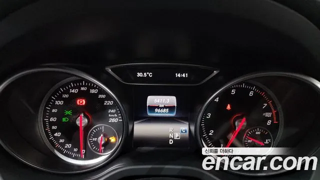 Mercedes-Benz GLA 2019 thumb 8