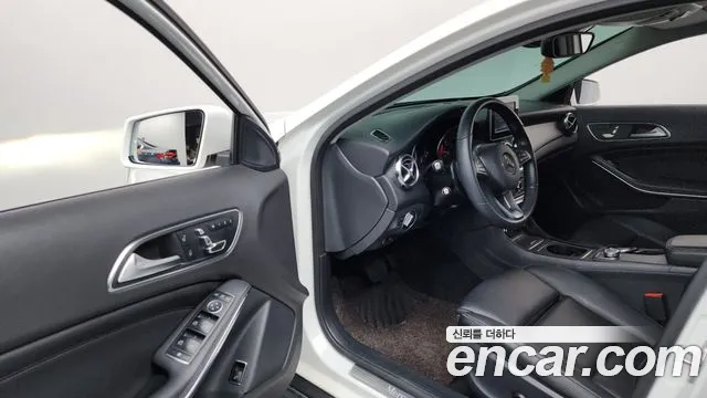 Mercedes-Benz GLA 2019 thumb 10
