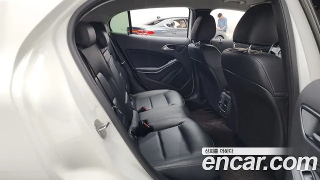 Mercedes-Benz GLA 2019 thumb 11