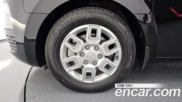 Hyundai Staria 2023 thumb 4