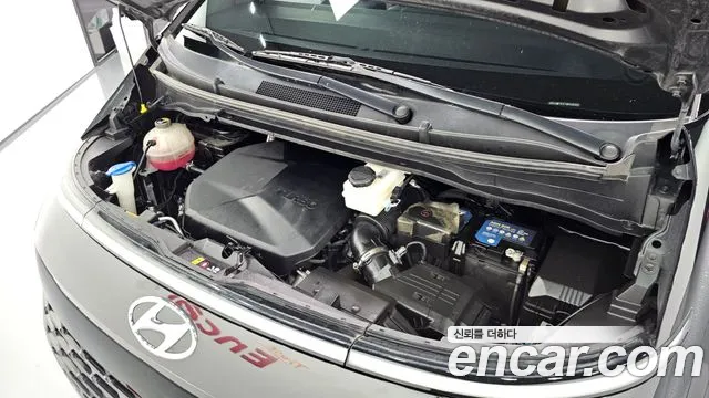 Hyundai Staria 2023 thumb 5