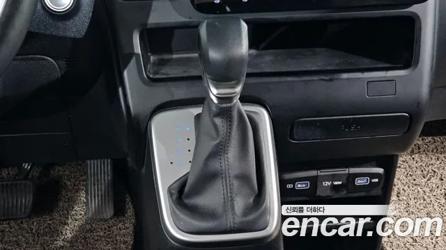 Hyundai Staria 2023 thumb 8
