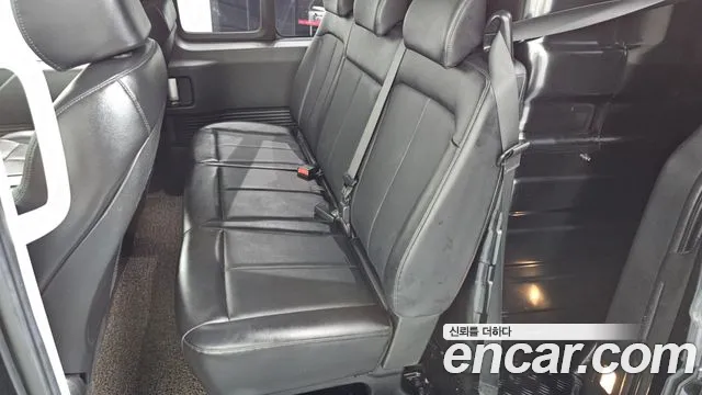 Hyundai Staria 2023 thumb 10