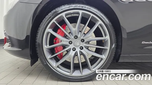 Maserati Quattroporte 2018 thumb 5