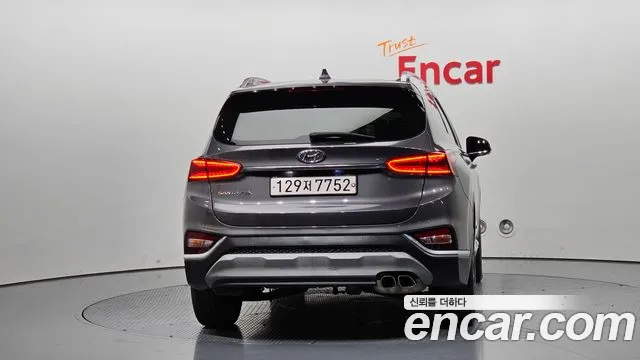 Hyundai Santa Fe 2019 thumb 4
