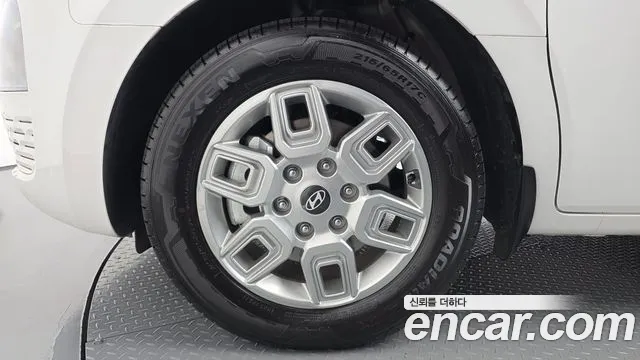 Hyundai Staria 2025 thumb 4