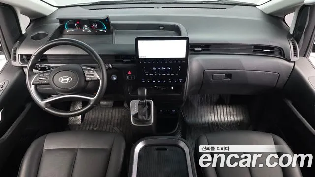 Hyundai Staria 2025 thumb 6
