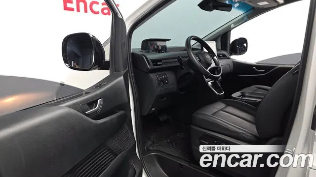 Hyundai Staria 2025 thumb 9