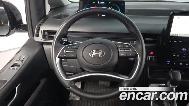 Hyundai Staria 2025 thumb 12