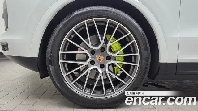 Porsche Cayenne 2023 thumb 5
